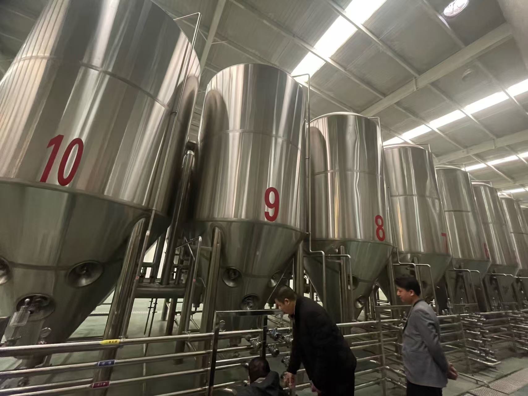 盐湖精酿啤酒设备厂—平面布置、设备设计、制造、调试、培训等一条龙服务